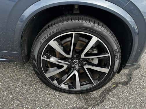2024 Volvo XC90 Ultimate Bright Theme