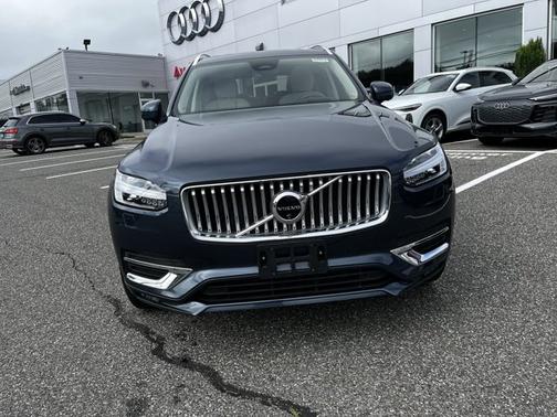 2024 Volvo XC90 Ultimate Bright Theme