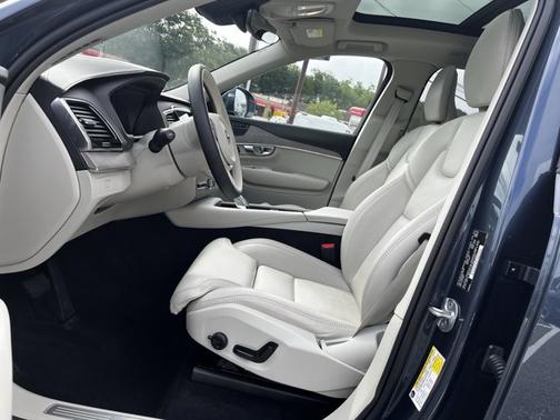2024 Volvo XC90 Ultimate Bright Theme