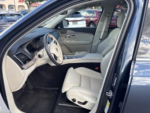 2024 Volvo XC90 Recharge Plug-In Hybrid Ultimate Bright Theme