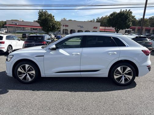 2024 Audi Q8 e-tron Premium