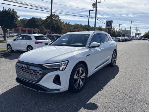 2024 Audi Q8 e-tron Premium