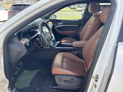 2024 Audi Q8 e-tron Premium