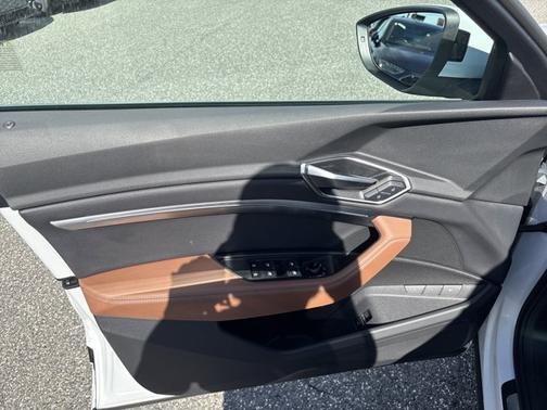 2024 Audi Q8 e-tron Premium