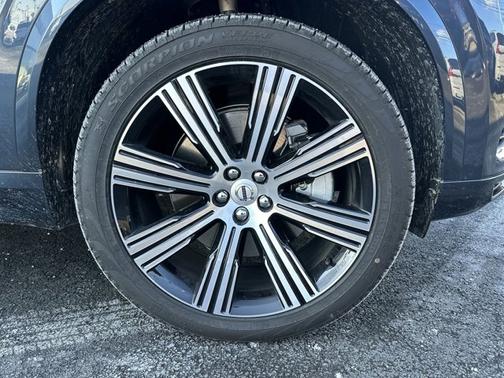 2025 Volvo XC90 Plug-In Hybrid Core