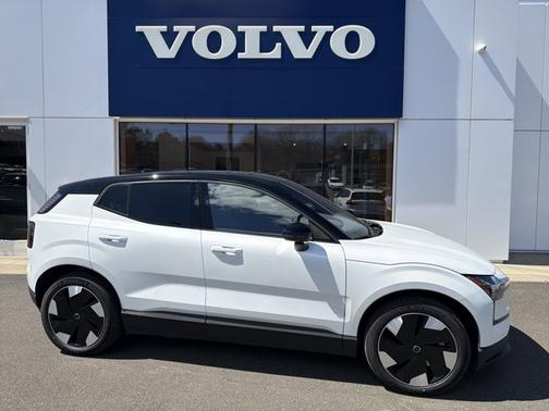 Crystal White Metallic 2026 Volvo EX30 Plus