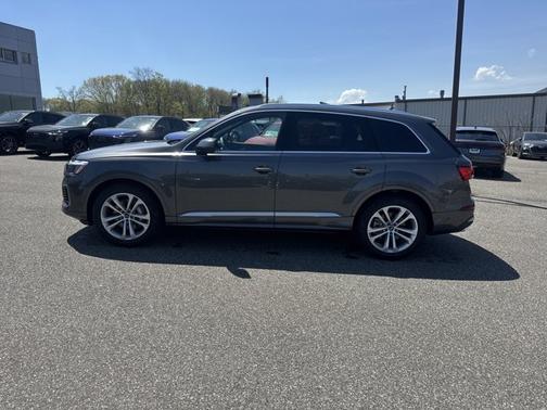 Samurai Gray Metallic 2026 Audi Q7 Premium Plus