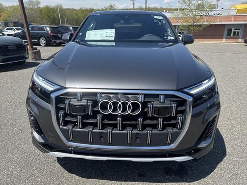 Samurai Gray Metallic 2026 Audi Q7 Premium Plus