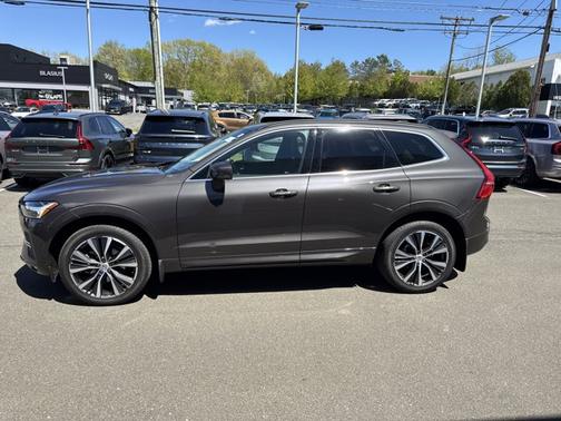 PLATINUM GREY M 2022 Volvo XC60 Momentum