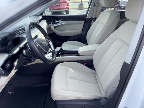 2024 Audi Q8 e-tron Premium Plus