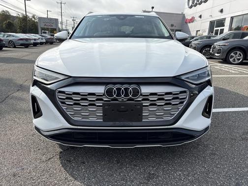 2024 Audi Q8 e-tron Premium Plus
