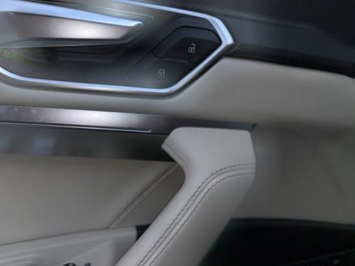 2024 Audi Q8 e-tron Premium Plus
