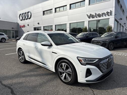 2024 Audi Q8 e-tron Premium Plus