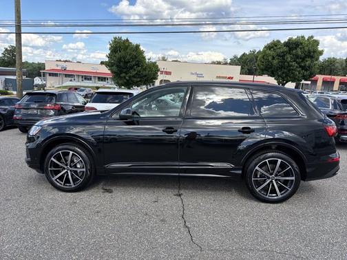 MYTHOS BLACK 2023 Audi Q7 Premium Plus