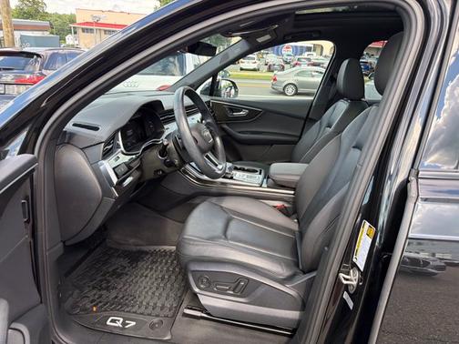 MYTHOS BLACK 2023 Audi Q7 Premium Plus