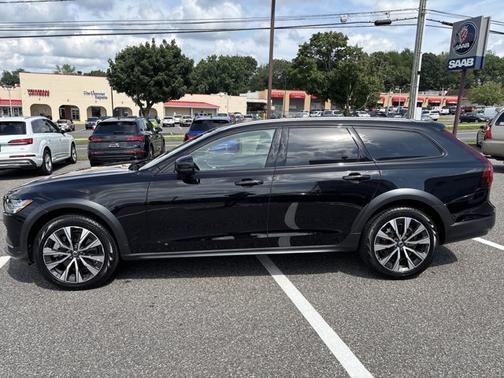 2024 Volvo V90 Cross Country Plus