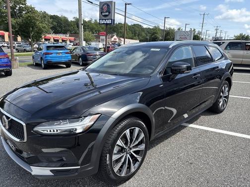 2024 Volvo V90 Cross Country Plus