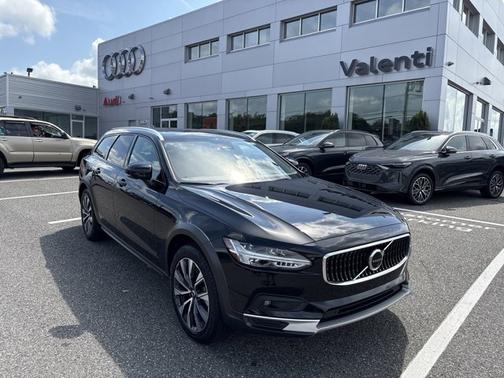 2024 Volvo V90 Cross Country Plus