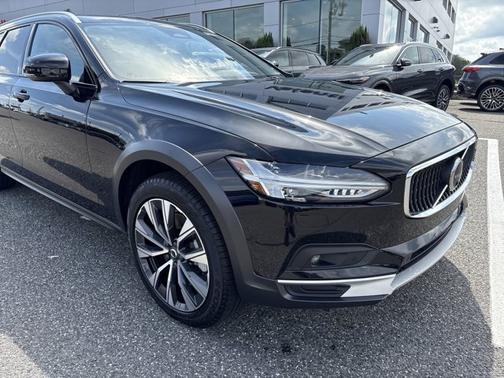 2024 Volvo V90 Cross Country Plus