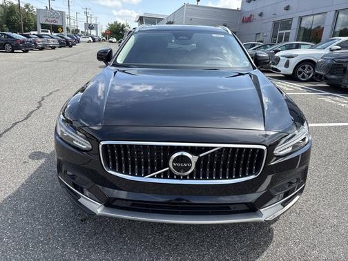2024 Volvo V90 Cross Country Plus