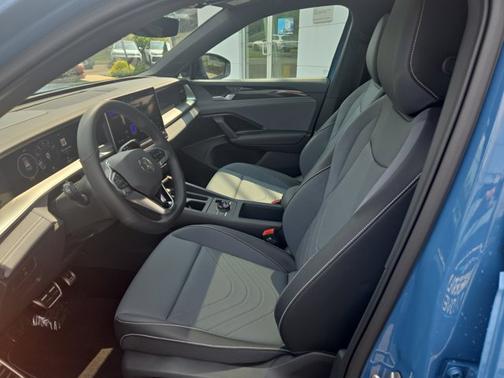 2025 Volkswagen Tiguan SE R-Line Black