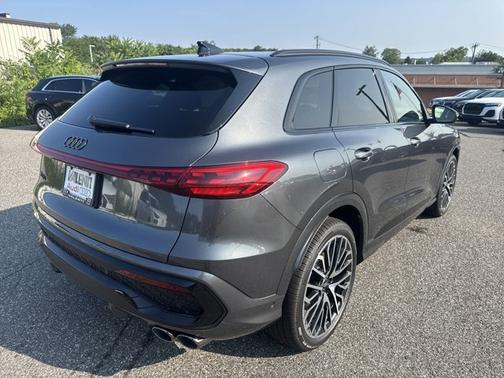 2025 Audi SQ5 Premium Plus