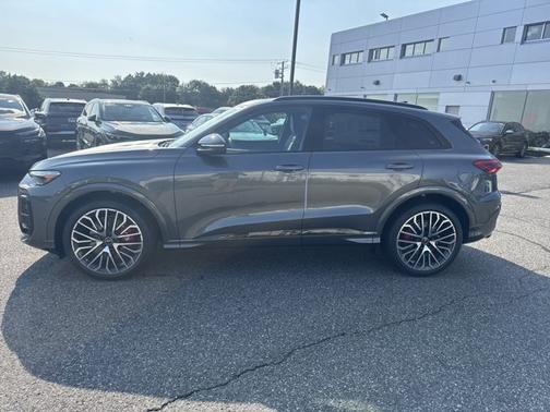 2025 Audi SQ5 Premium Plus