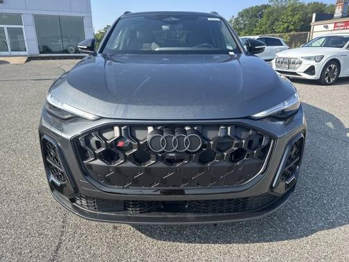 2025 Audi SQ5 Premium Plus