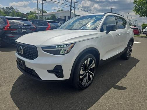 2025 Volvo XC40 Plus Dark Theme