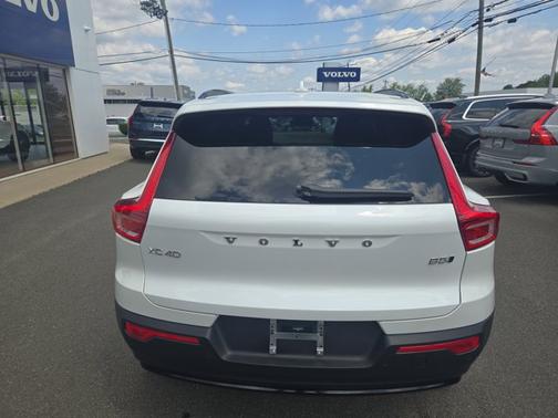2025 Volvo XC40 Plus Dark Theme