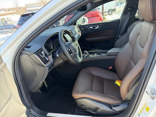 2025 Volvo V60 Cross Country Plus