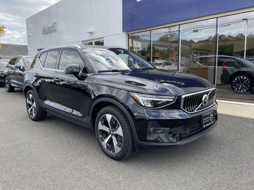 2025 Volvo XC40 Plus Bright Theme