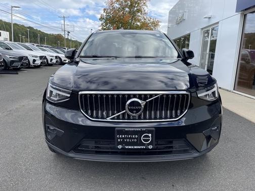 2025 Volvo XC40 Plus Bright Theme