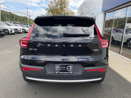 2025 Volvo XC40 Plus Bright Theme