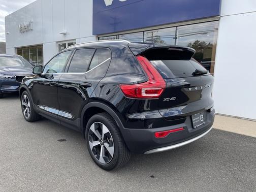 2025 Volvo XC40 Plus Bright Theme