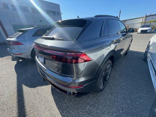 2025 Audi Q8 Premium Plus