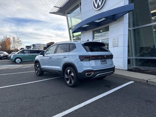 2025 Volkswagen Taos SE
