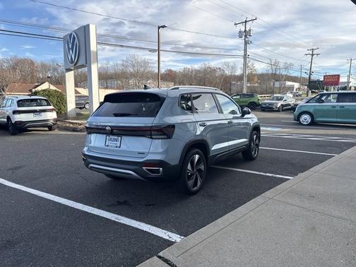 2025 Volkswagen Taos SE