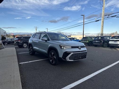 2025 Volkswagen Taos SE