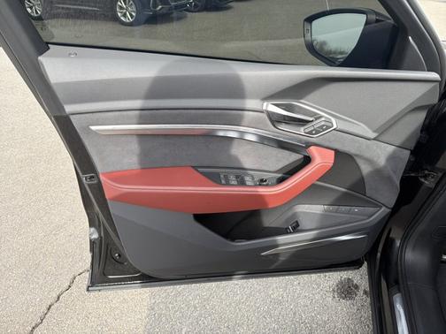 2024 Audi SQ8 e-tron Prestige