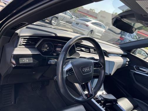 2022 Audi e-tron S Prestige