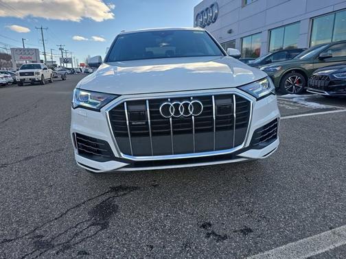 2022 Audi Q7 Premium Plus