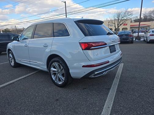2022 Audi Q7 Premium Plus