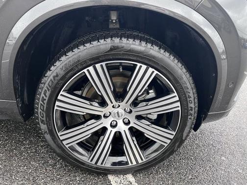 2024 Volvo XC90 Plus Bright Theme