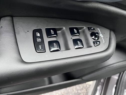 2024 Volvo XC90 Plus Bright Theme