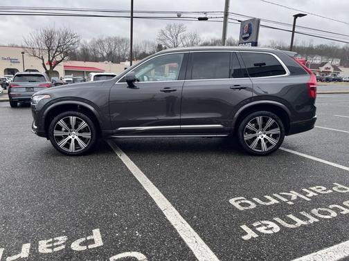 2024 Volvo XC90 Plus Bright Theme