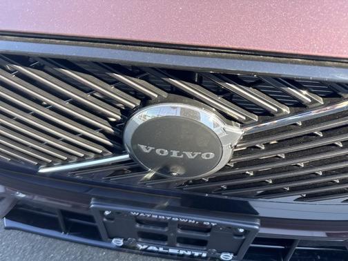 2026 Volvo XC60 Plus