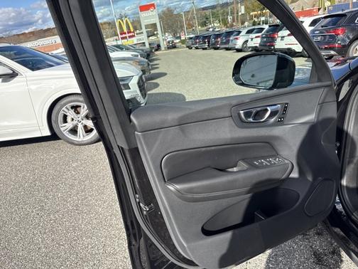 2025 Volvo XC60 Plus