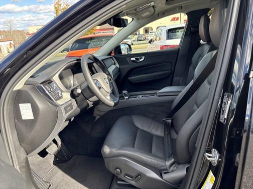 2025 Volvo XC60 Plus