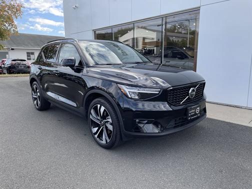 2025 Volvo XC40 Plus Dark Theme